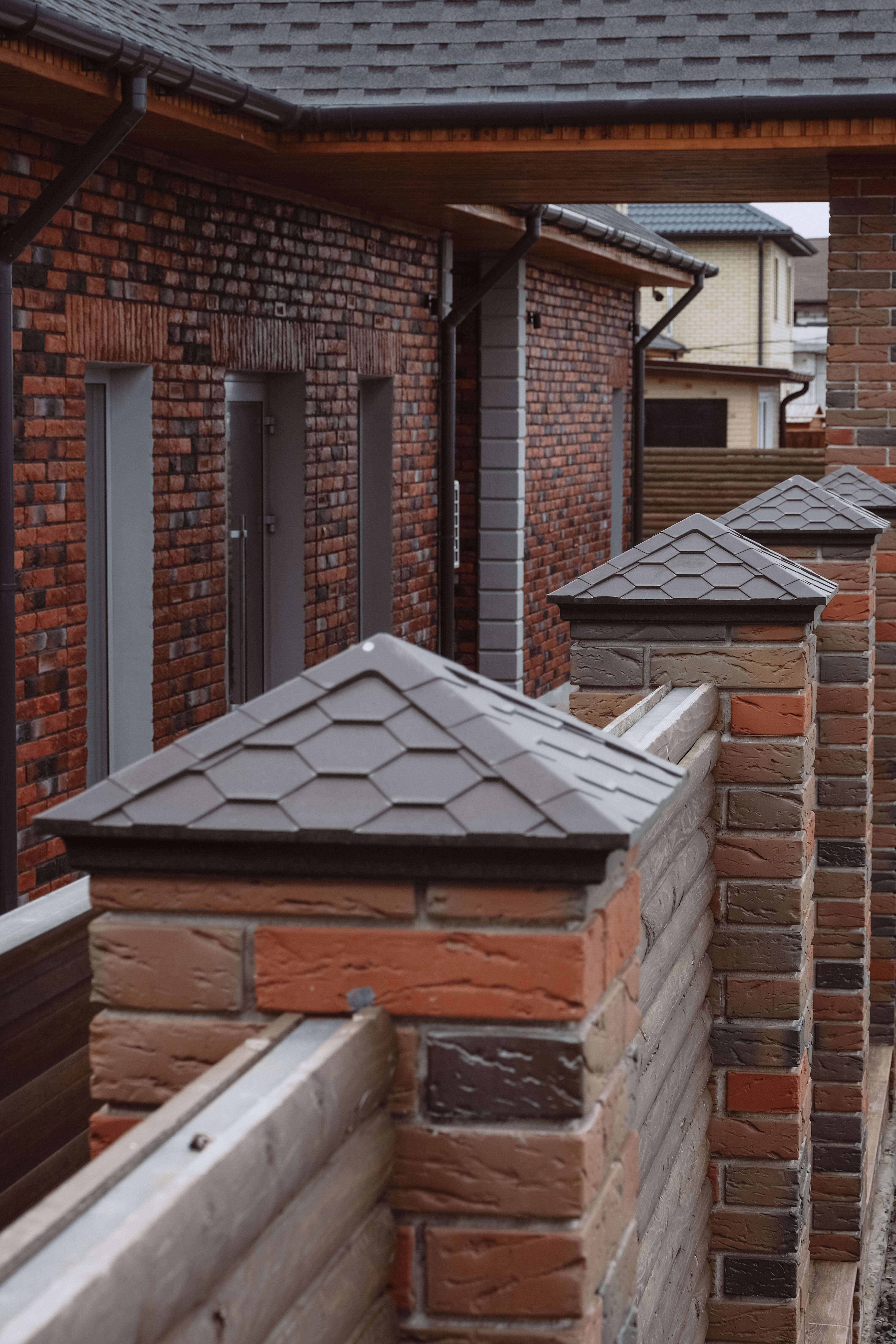 Колпак Zking Эверест Коричневый на столб 1.5х1.5 кирпича (390х390мм) в Истре фото